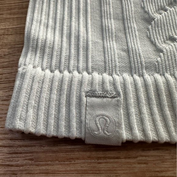 Lululemon Rest Less Pullover Size 6 
Heathered Silver Spoon - Picture 6 of 7